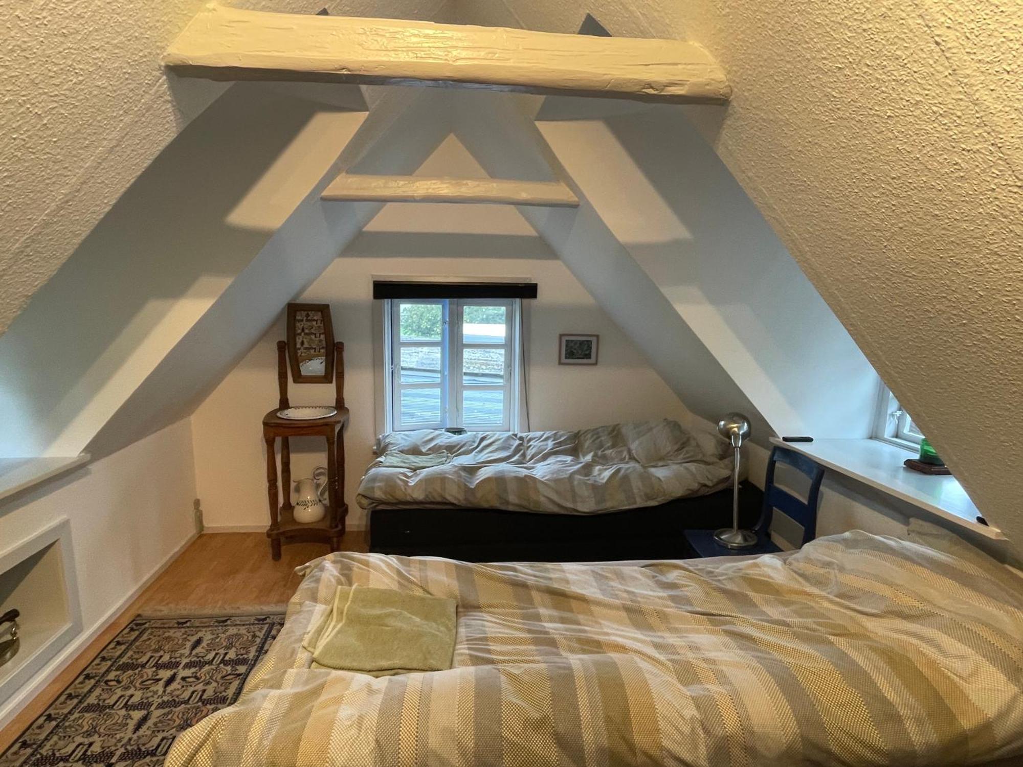Vaerelser I Historisk Hus Med Sjael Og Atmosfaere Helsinge Exterior foto